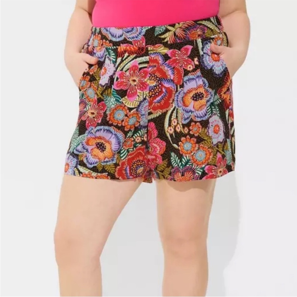 Torrid 3.5 Inch Challis Short Decorative Floral Deep Black L NWT